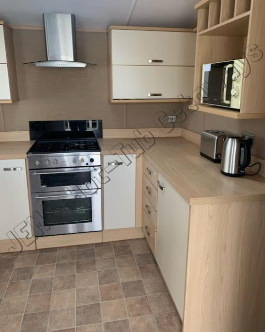 Jems Hot-Tub Getaways 8 Berth At Tattershall Lakes Zewnętrze zdjęcie